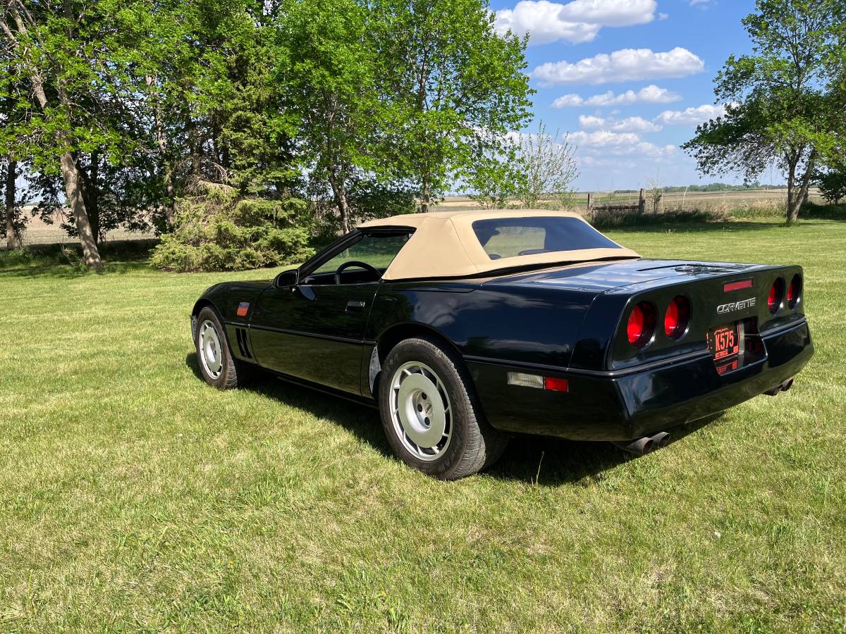 Chevy-corvette-convertible-1986-black