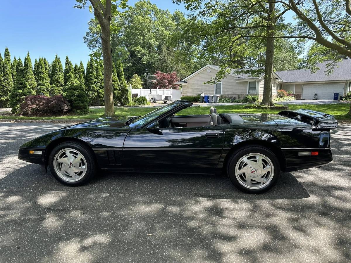 Chevy-corvette-convertible-1988-black-2