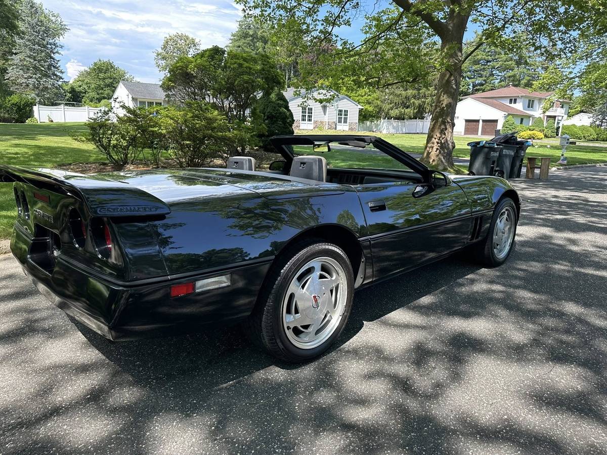 Chevy-corvette-convertible-1988-black-5