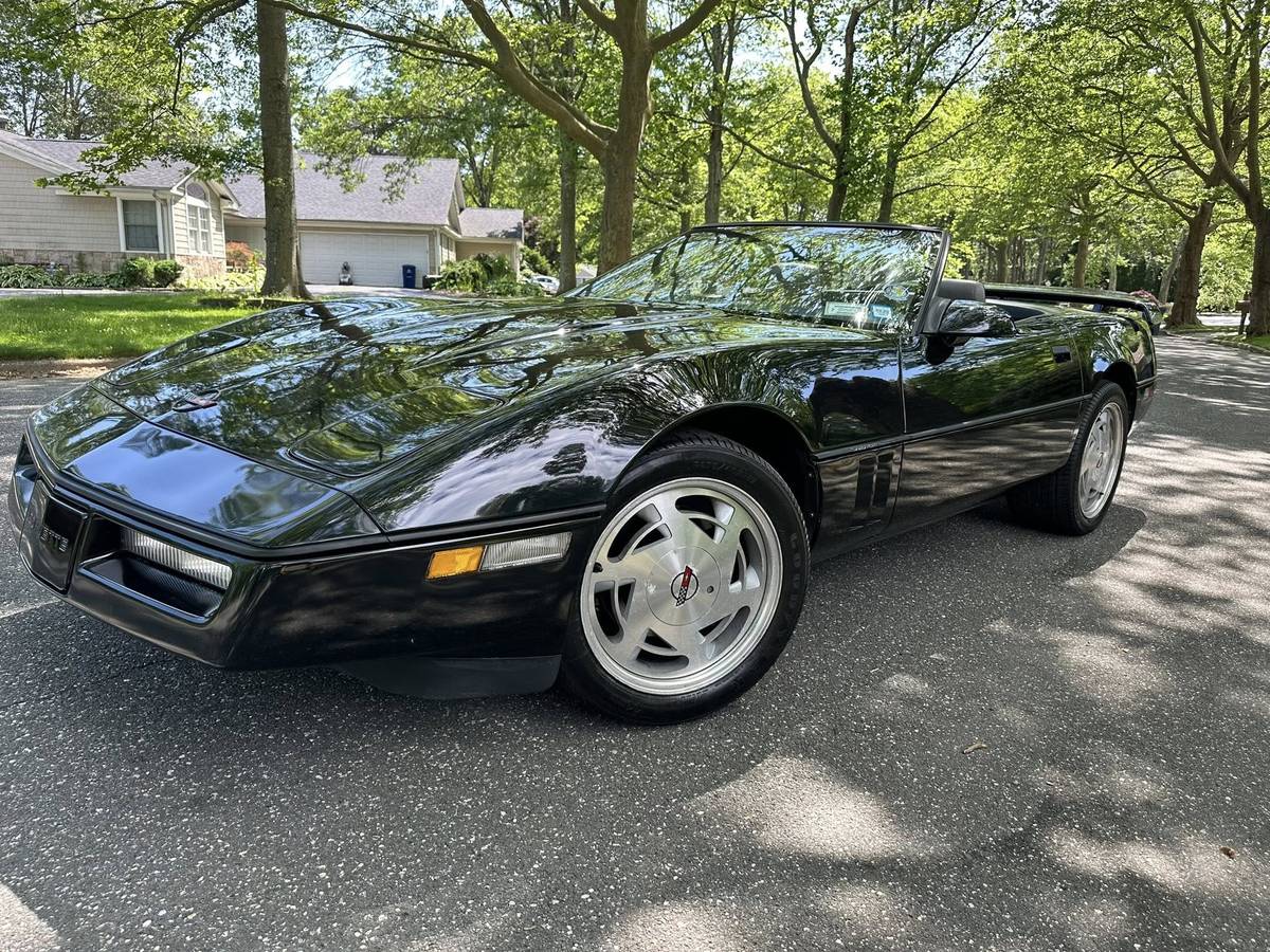 Chevy-corvette-convertible-1988-black