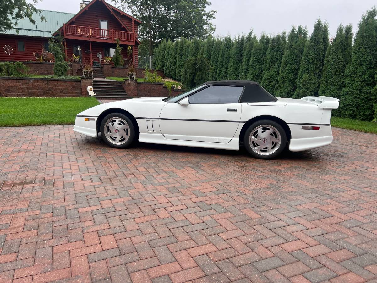 Chevy-corvette-convertible-1989-white-7