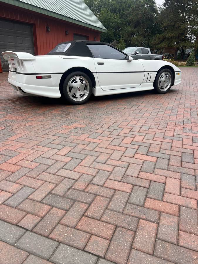 Chevy-corvette-convertible-1989-white