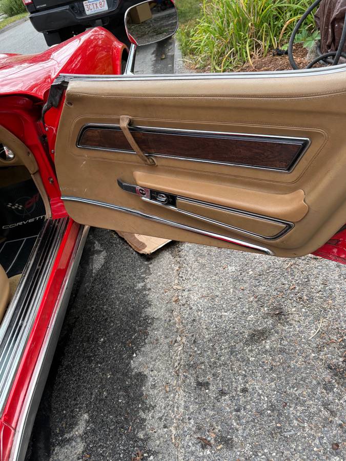 Chevy-corvette-coupe-1975-red-8