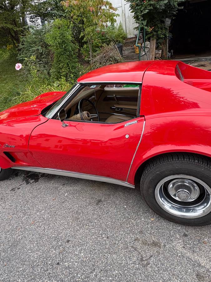 Chevy-corvette-coupe-1975-red