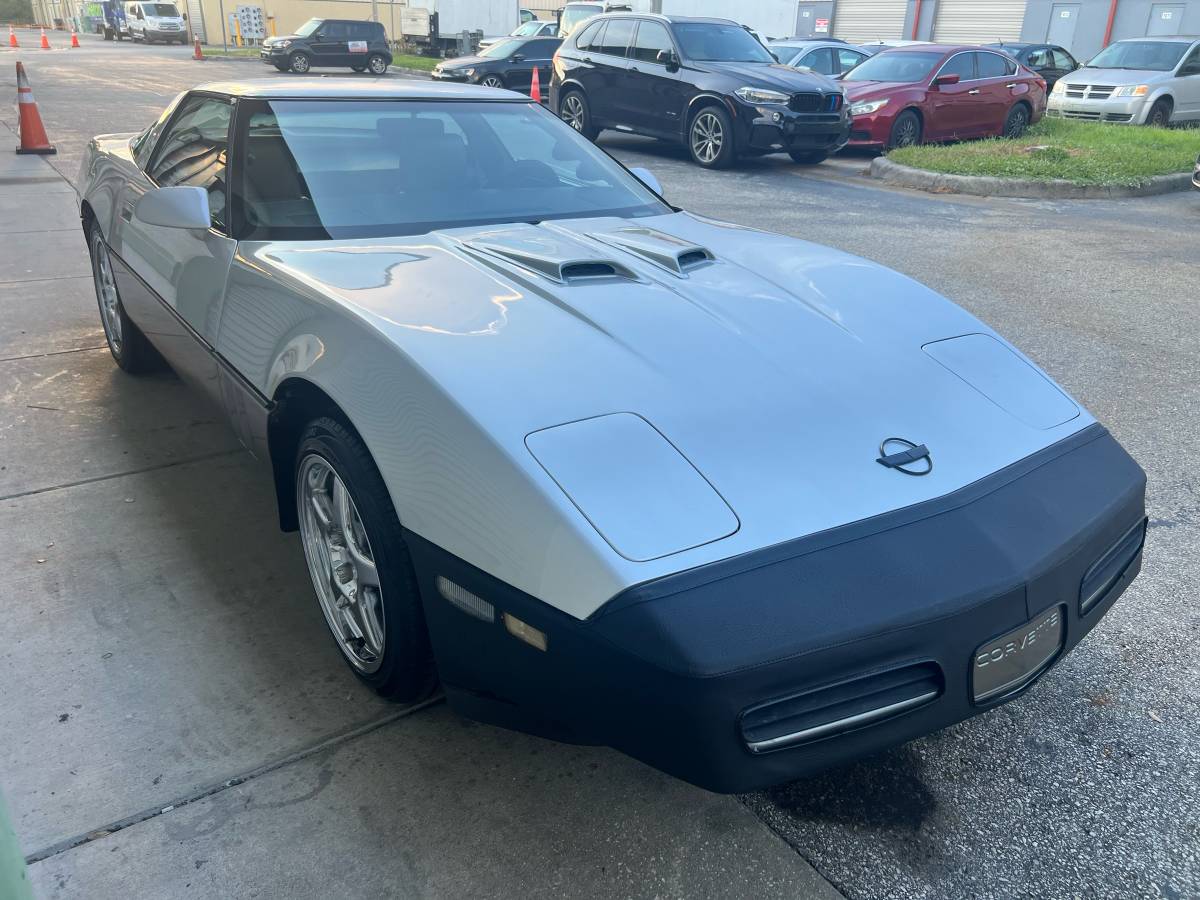 Chevy-corvette-coupe-1984-silver-1