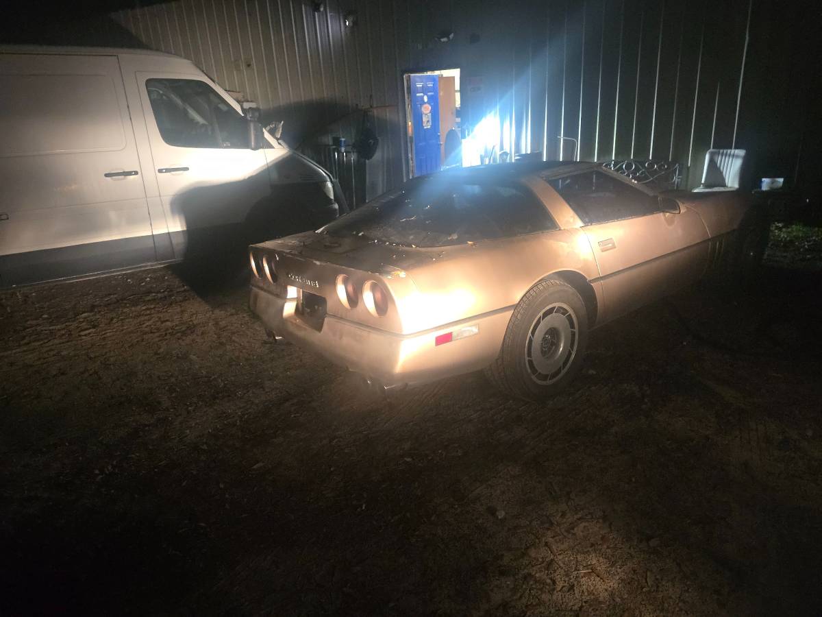 Chevy-corvette-coupe-1985-grey-1