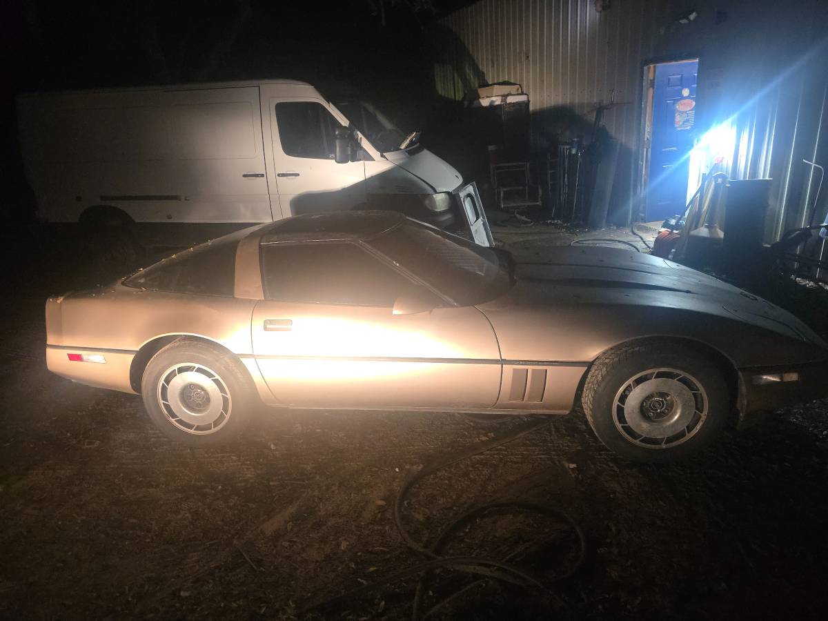 Chevy-corvette-coupe-1985-grey-2