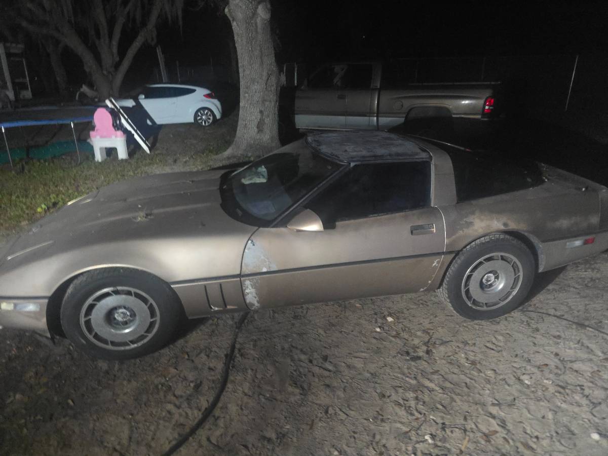 Chevy-corvette-coupe-1985-grey