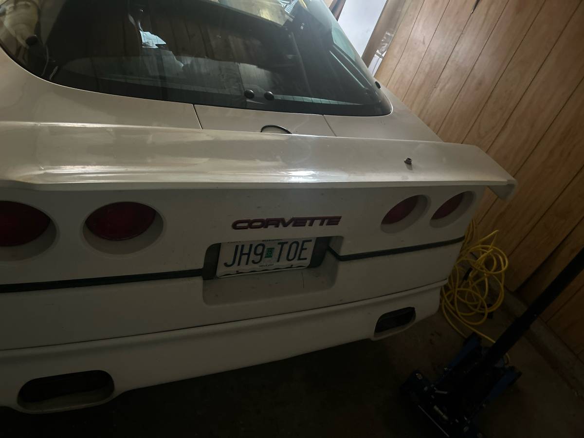 Chevy-corvette-coupe-1989-white-6