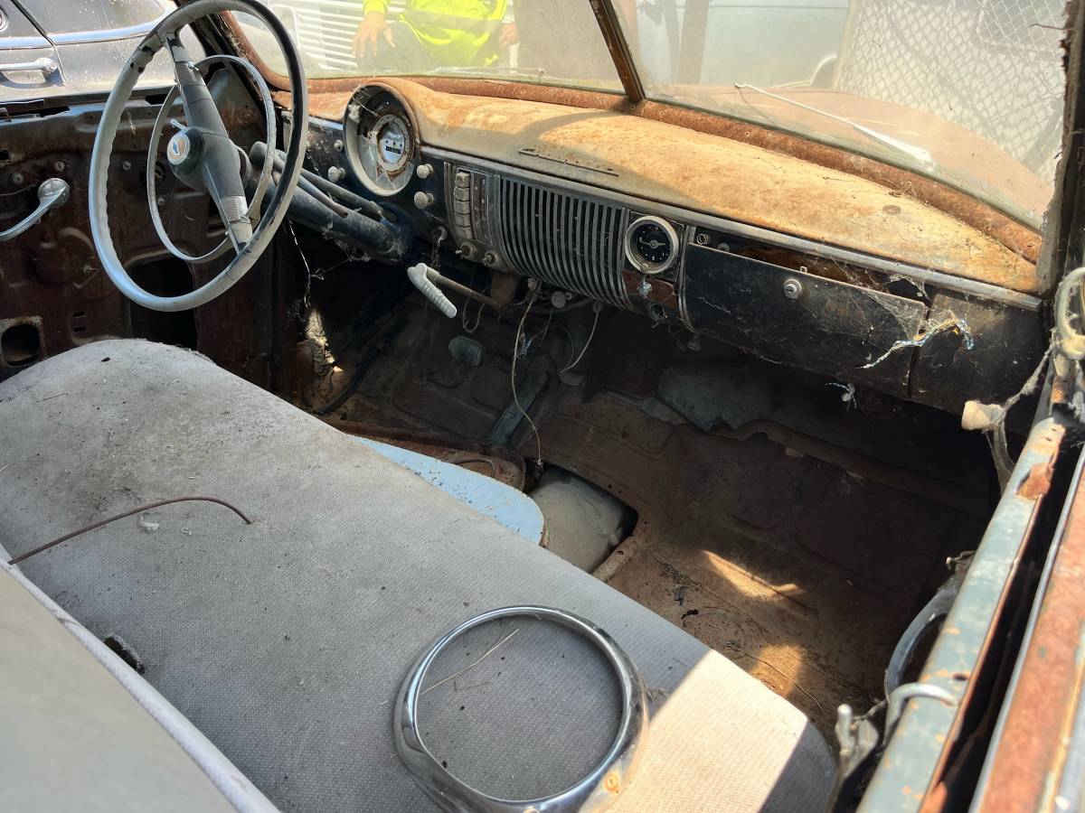 Chevy-deluxe-1949-black-4