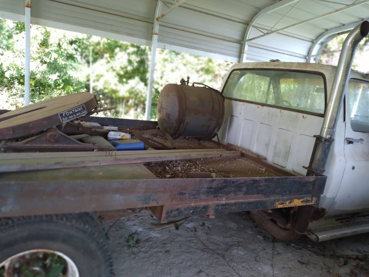 Chevy-diesel-1982-white-3