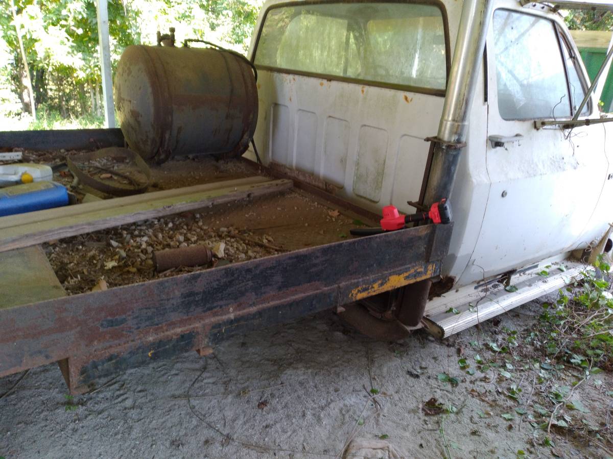 Chevy-diesel-1982-white-8