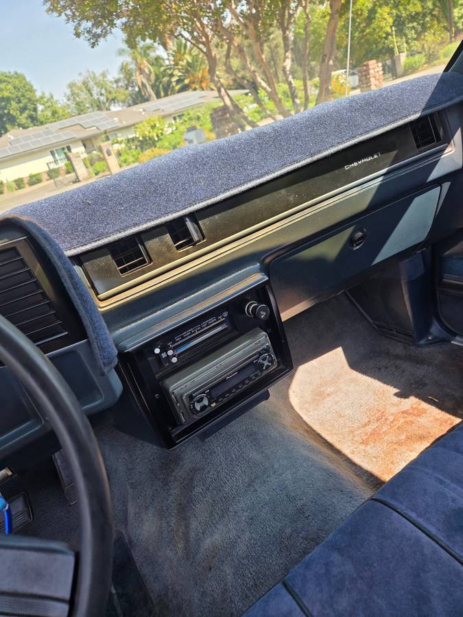 Chevy-el-camino-1986-white-8