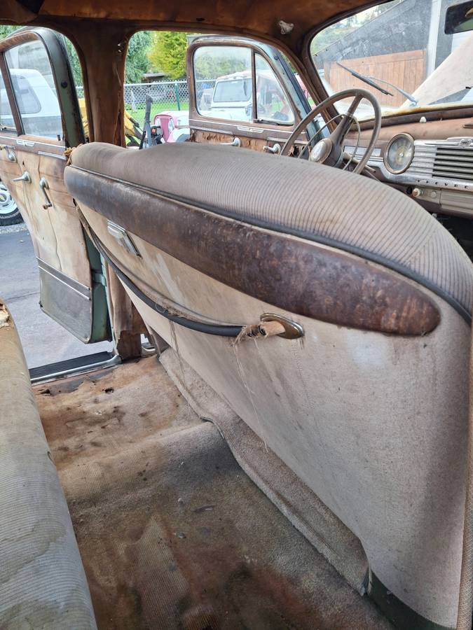Chevy-fleetline-sedan-1948-green-17