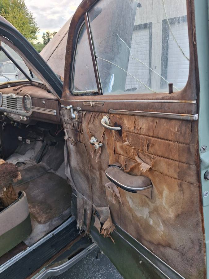 Chevy-fleetline-sedan-1948-green-18