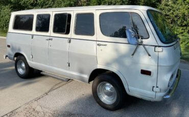 Chevy-g-10-van-1969-silver-3
