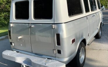 Chevy-g-10-van-1969-silver-7