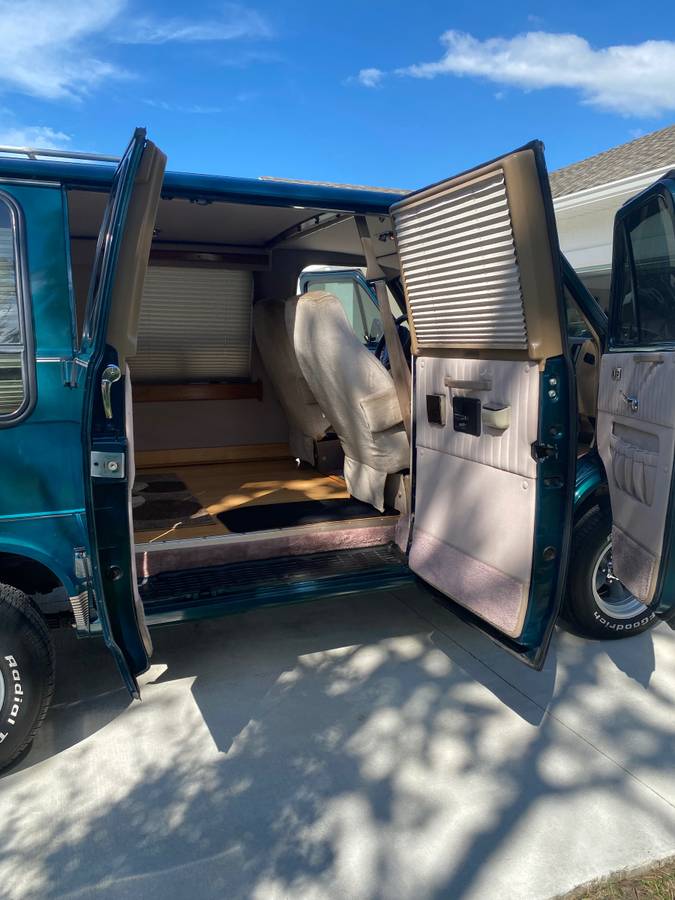 Chevy-g-20-series-conversion-van-1994-green-5