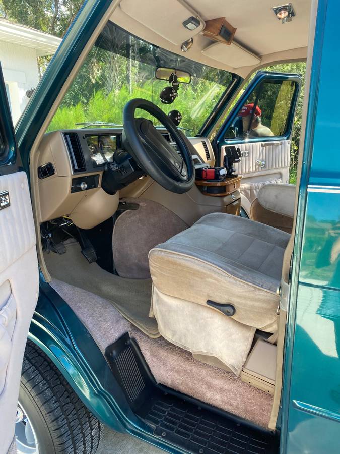 Chevy-g-20-series-conversion-van-1994-green-7