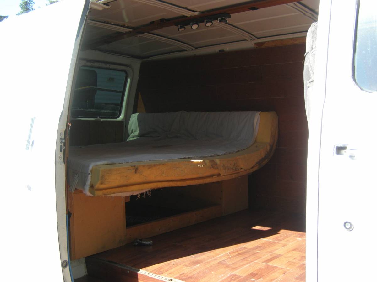 Chevy-g10-van-1979-white-4