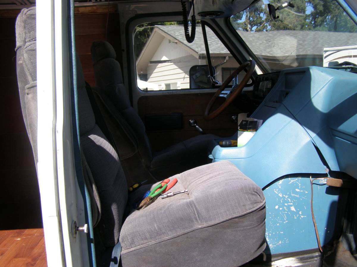 Chevy-g10-van-1979-white-6
