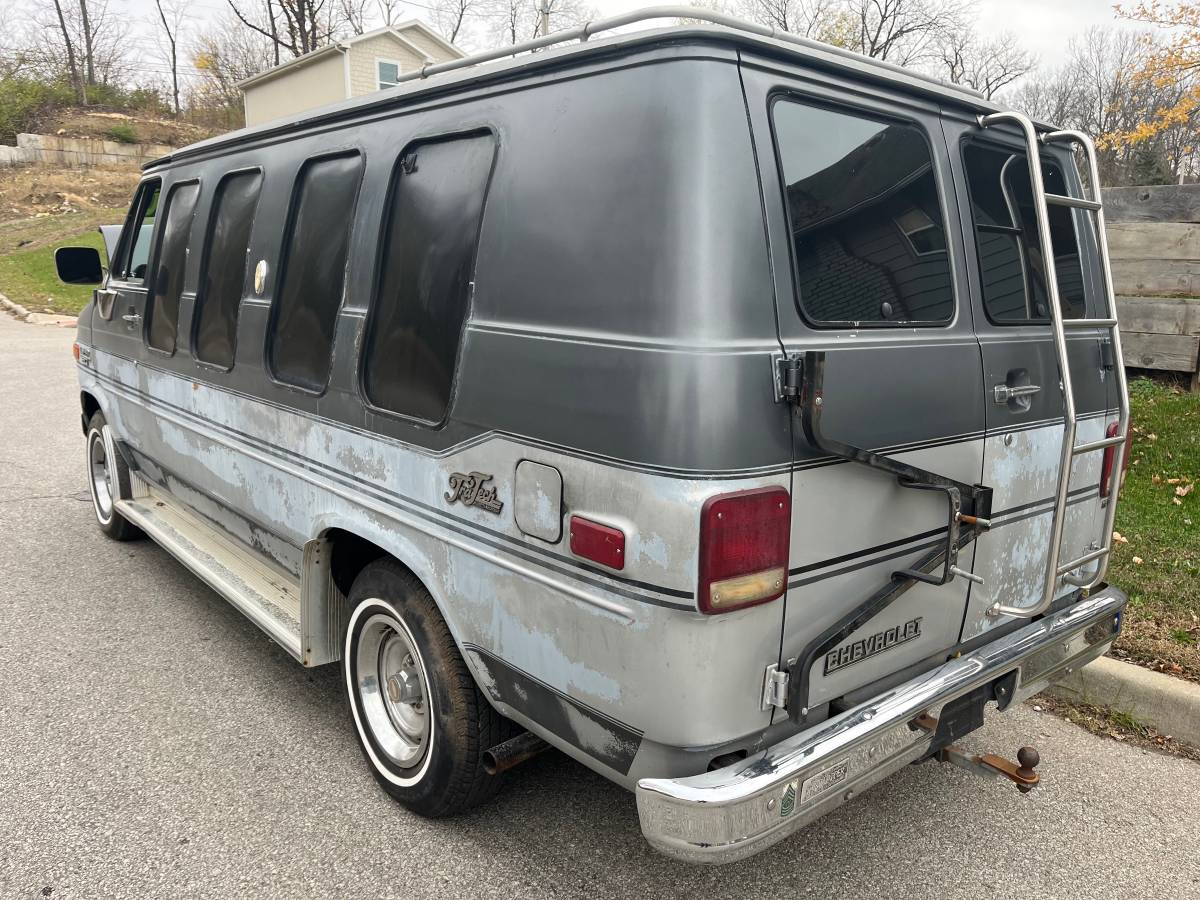 Chevy-g20-van-1985-silver-1