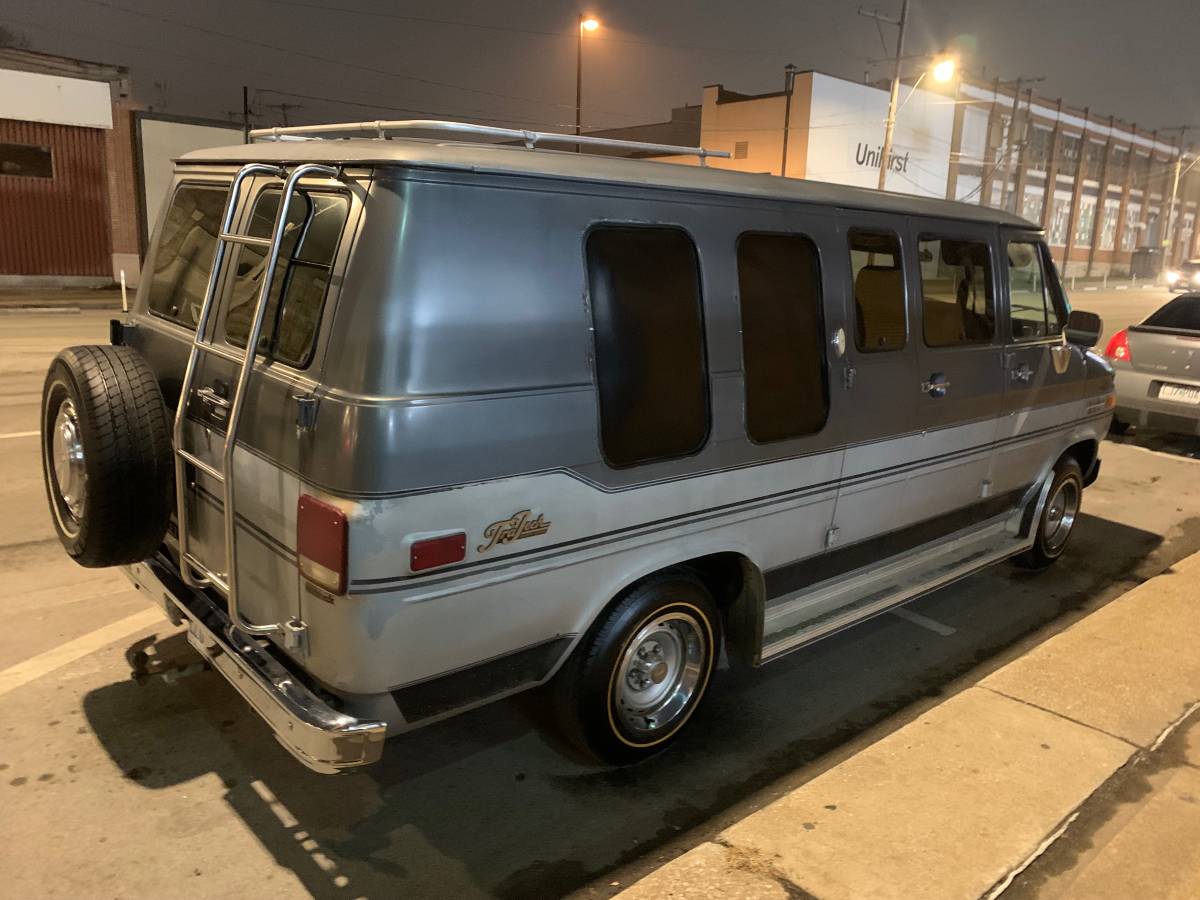 Chevy-g20-van-1985-silver-12