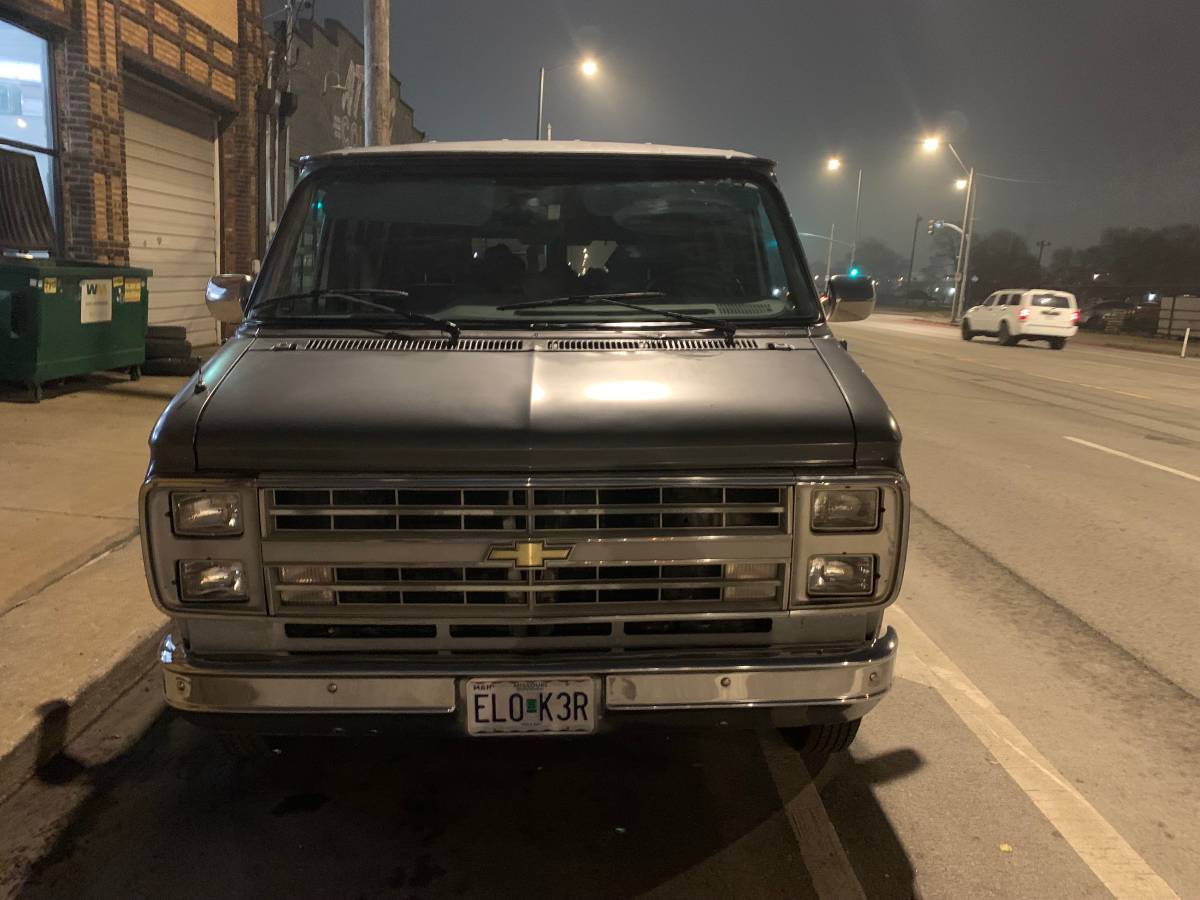 Chevy-g20-van-1985-silver-14