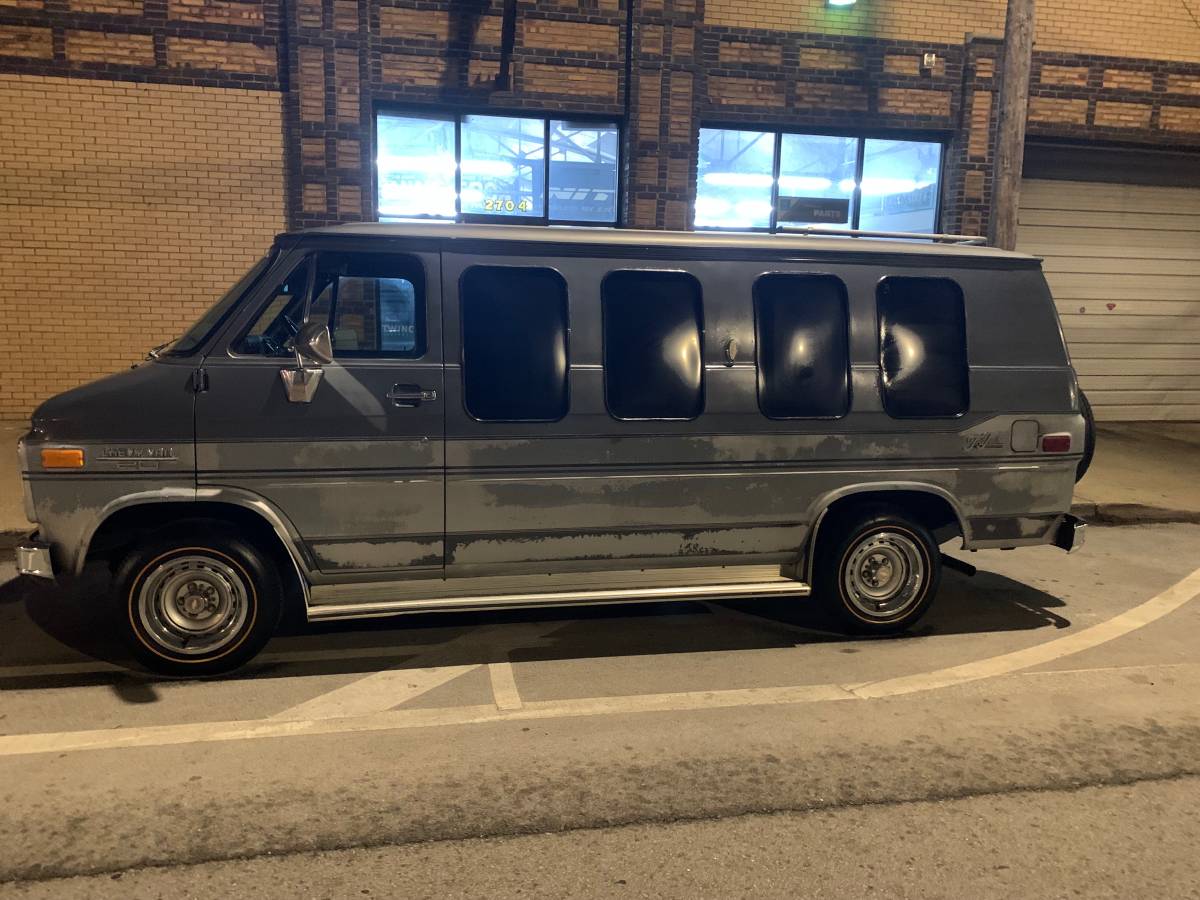 Chevy-g20-van-1985-silver-15