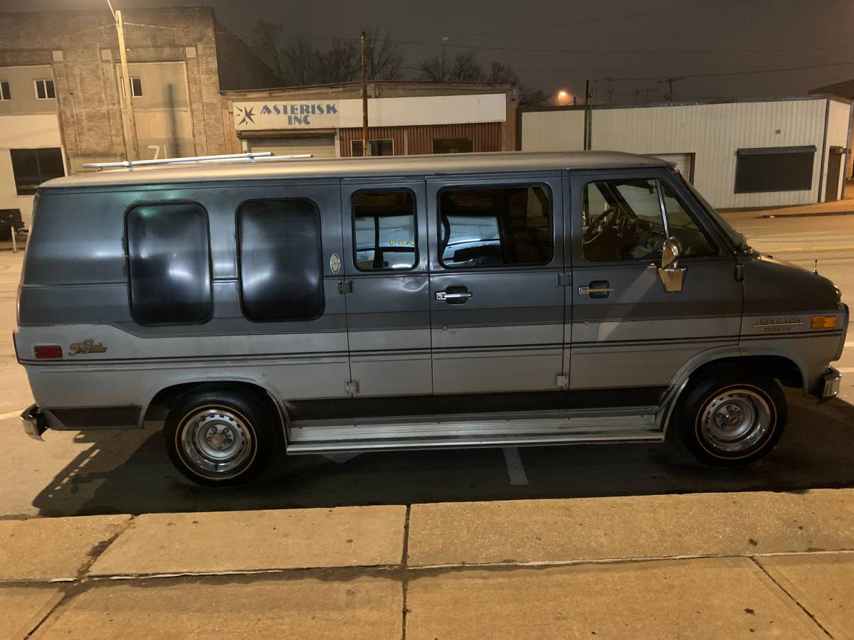 Chevy-g20-van-1985-silver-16