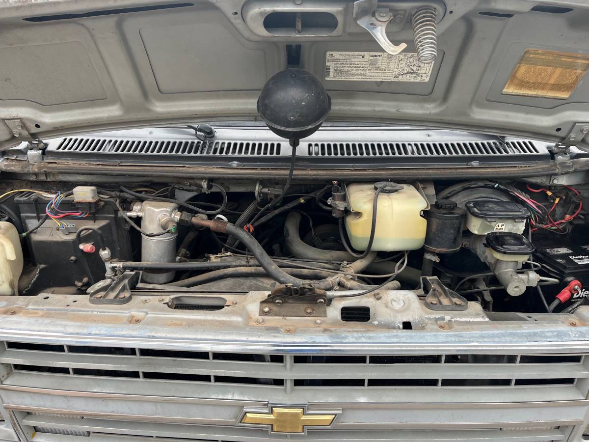 Chevy-g20-van-1985-silver-2