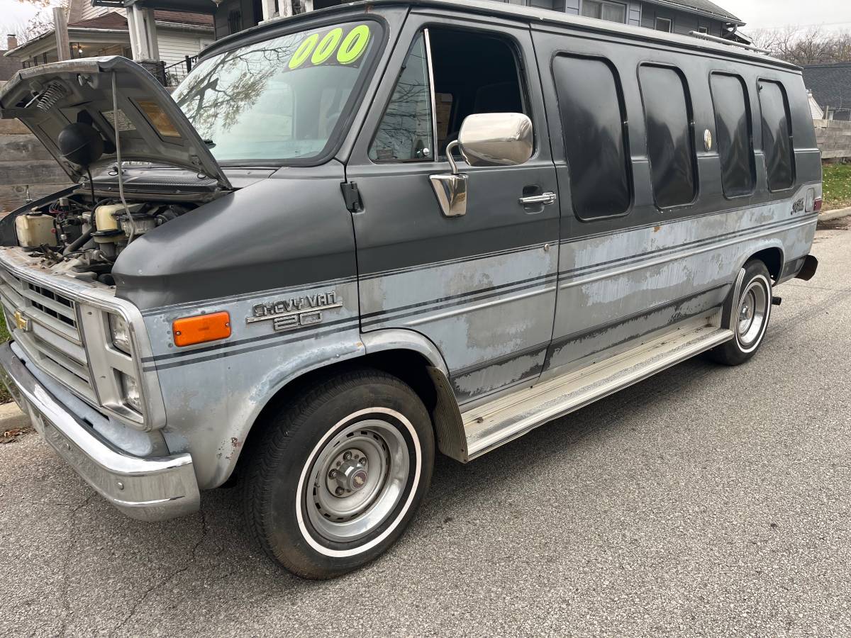 Chevy-g20-van-1985-silver-3