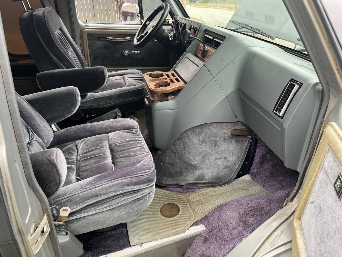 Chevy-g20-van-1985-silver-5