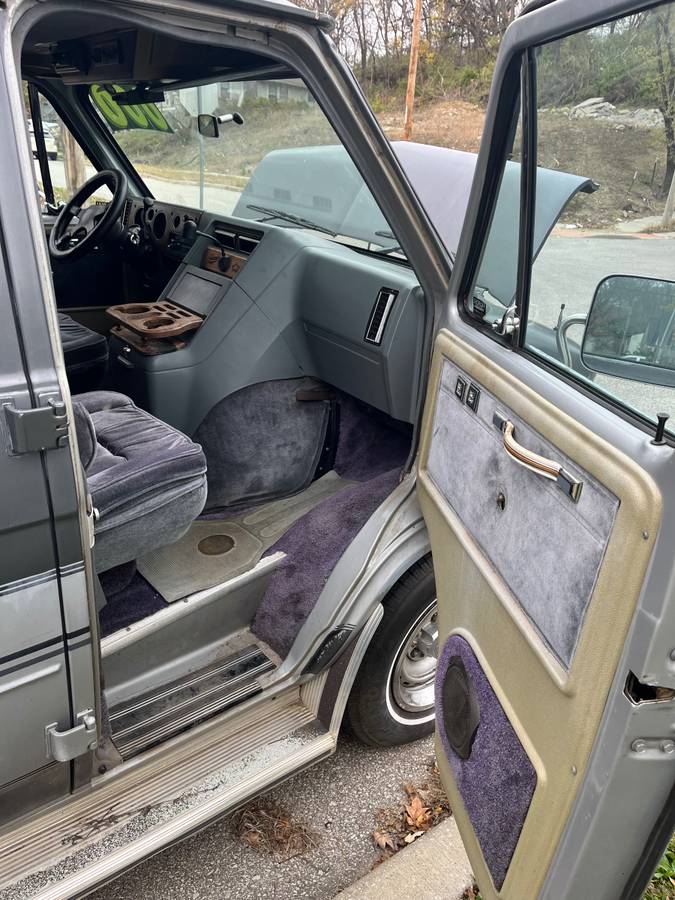 Chevy-g20-van-1985-silver-6