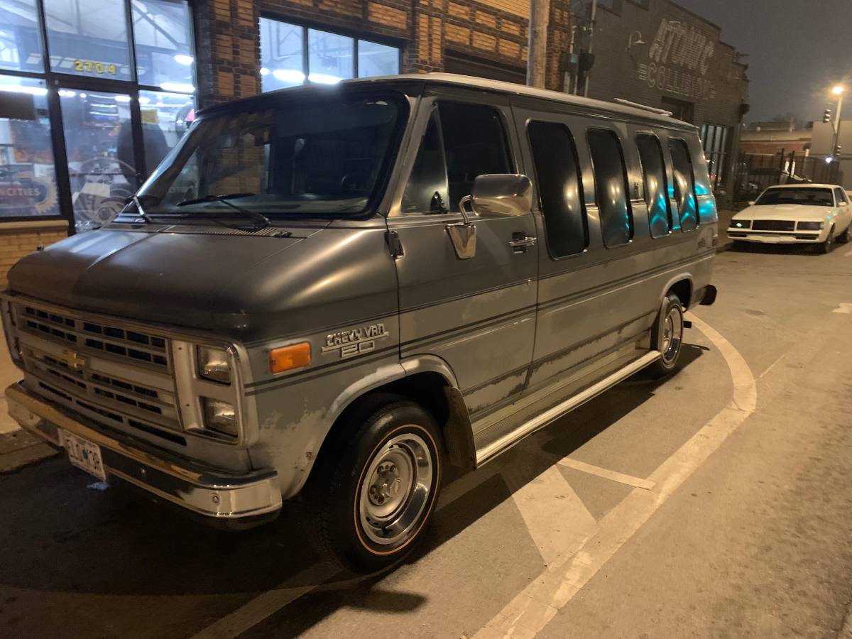 Chevy-g20-van-1985-silver-9