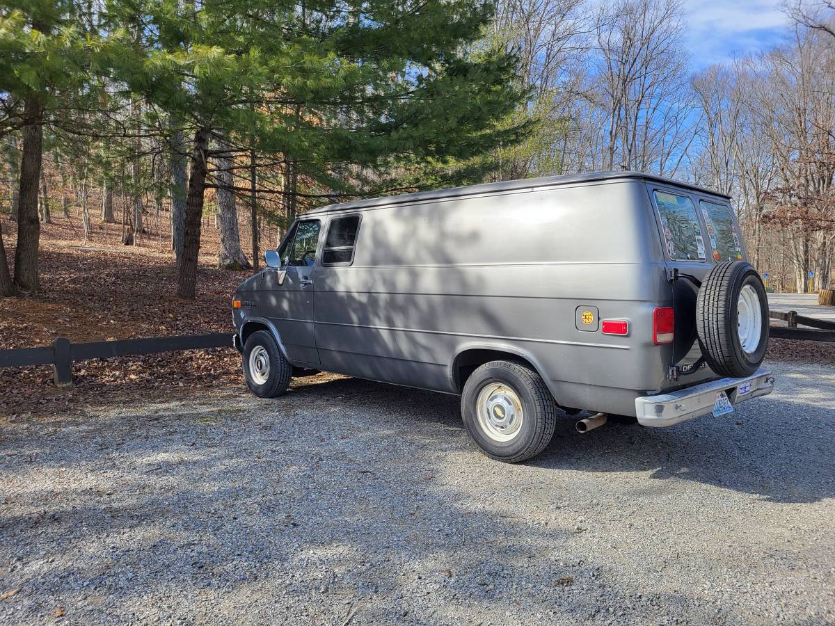 Chevy-g20-van-1990-grey-5