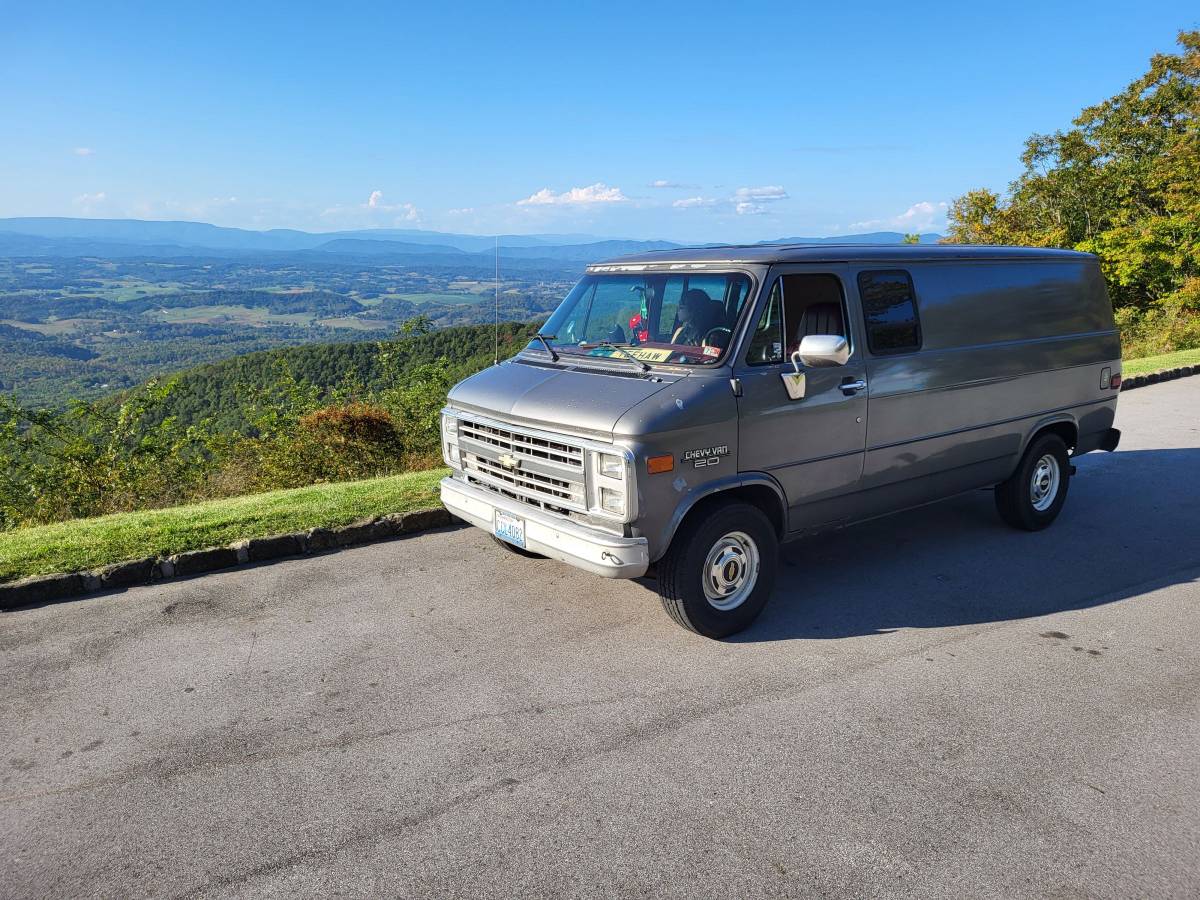 Chevy-g20-van-1990-grey-6