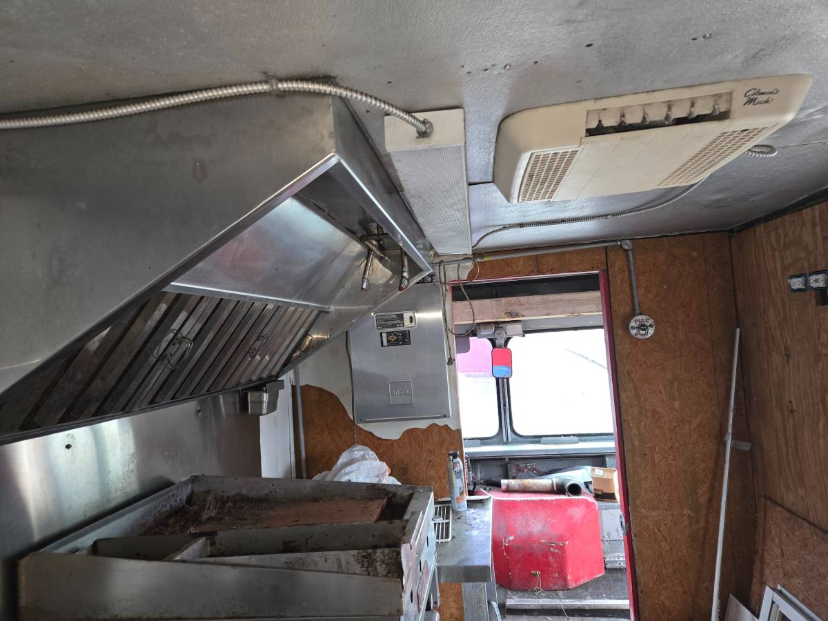 Chevy-g20-van-diesel-1974-custom-5