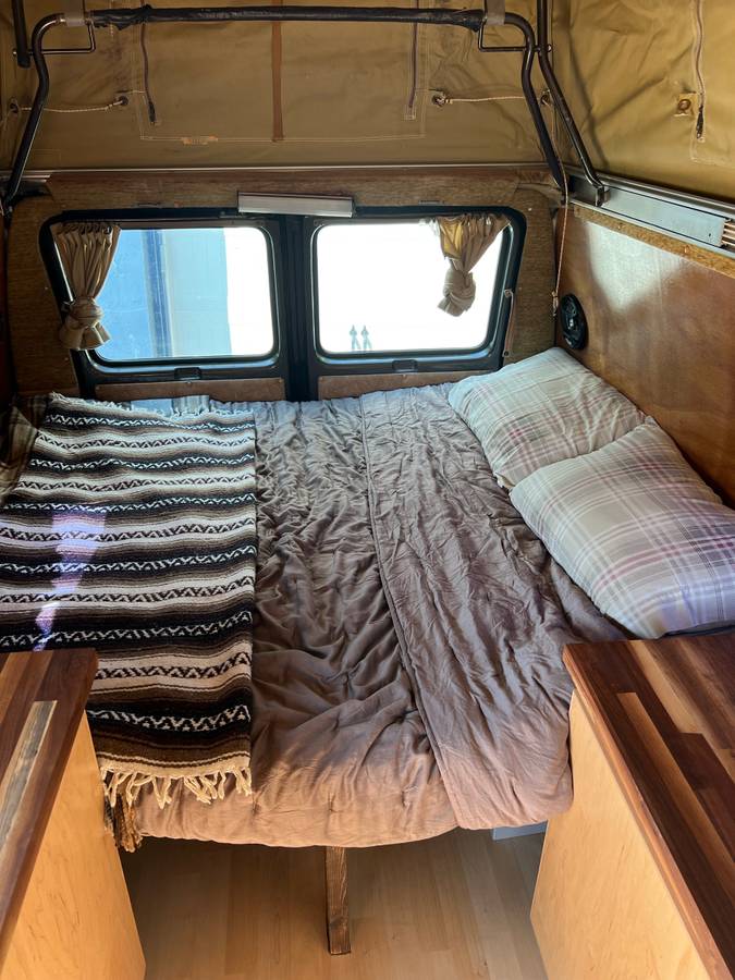 Chevy-g20-van-diesel-1983-brown-4