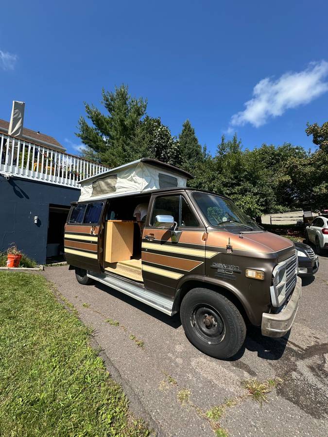 Chevy-g20-van-diesel-1983-brown