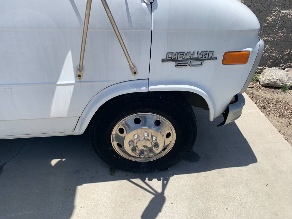 Chevy-g30-14-box-van-1995-6