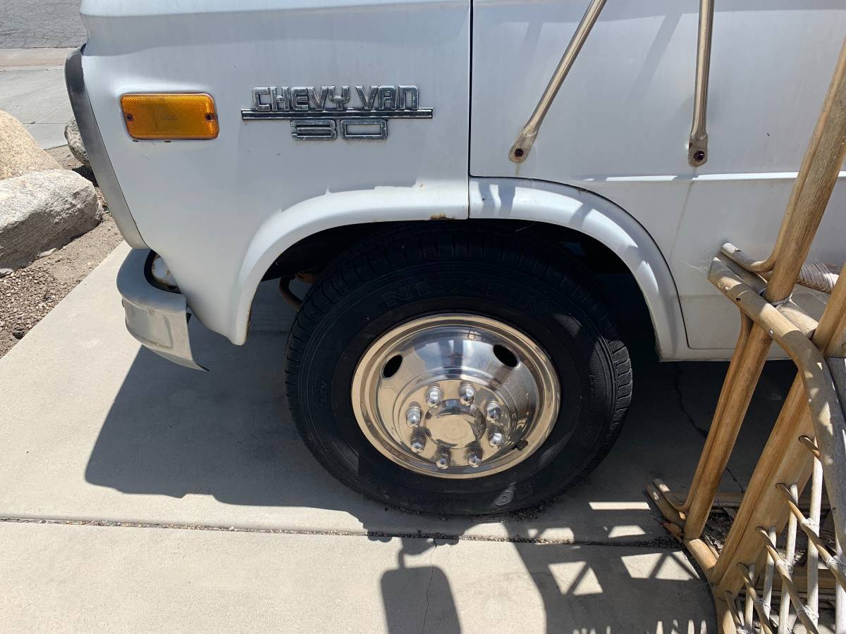 Chevy-g30-14-box-van-1995-7