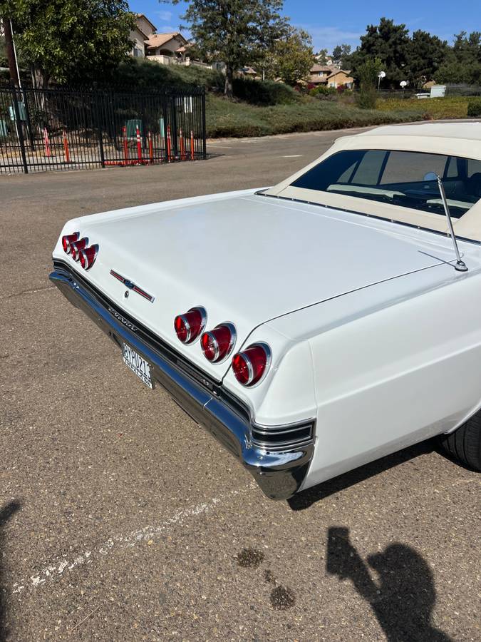 Chevy-impala-convertible-1965-white-11
