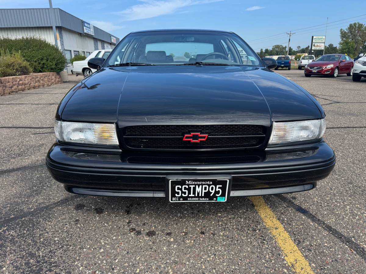 Chevy-impala-ss-1995-black-1