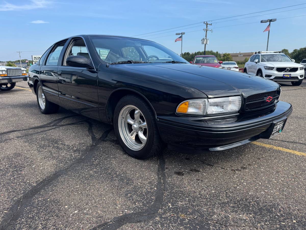 Chevy-impala-ss-1995-black-2
