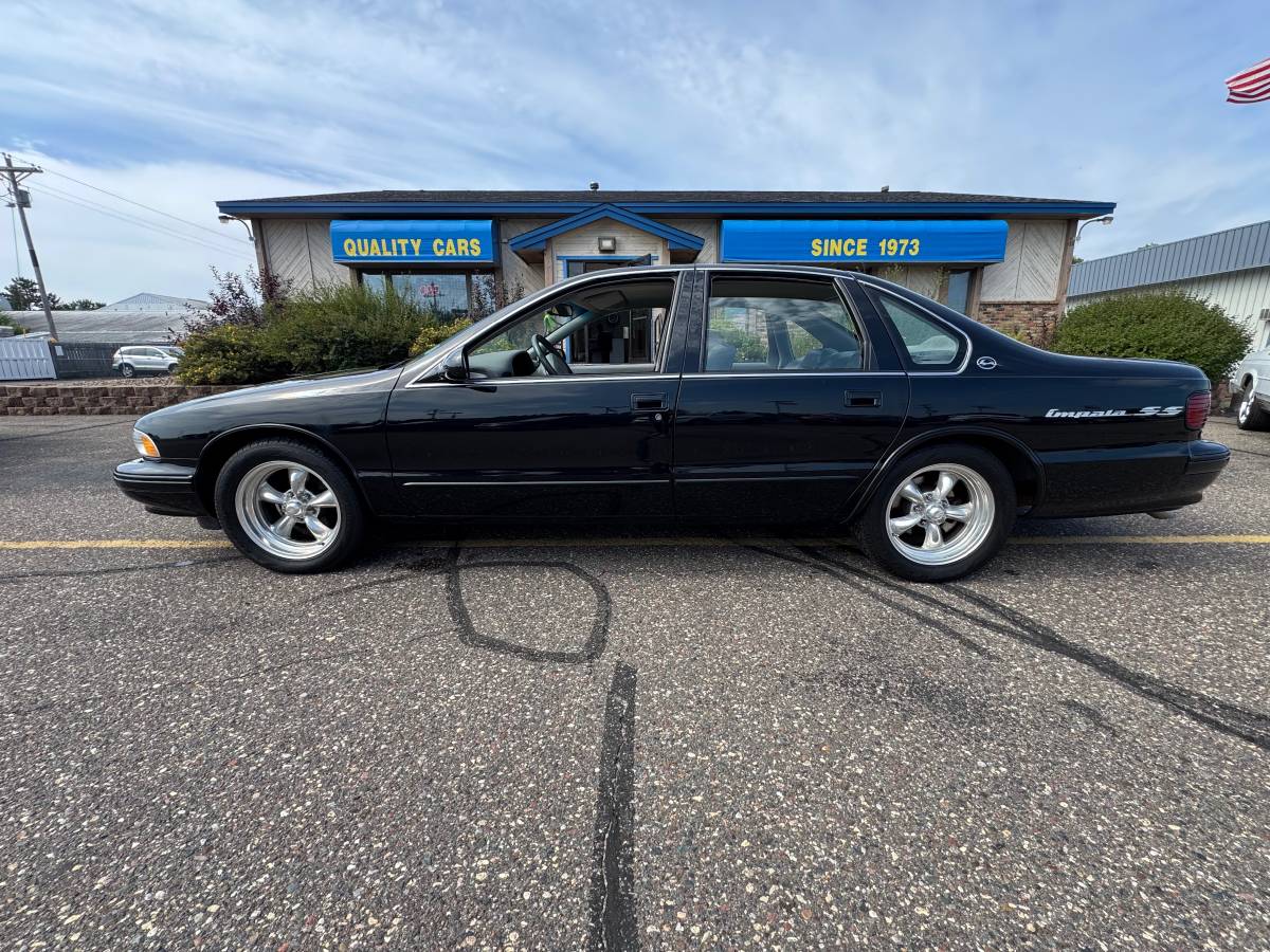Chevy-impala-ss-1995-black-7