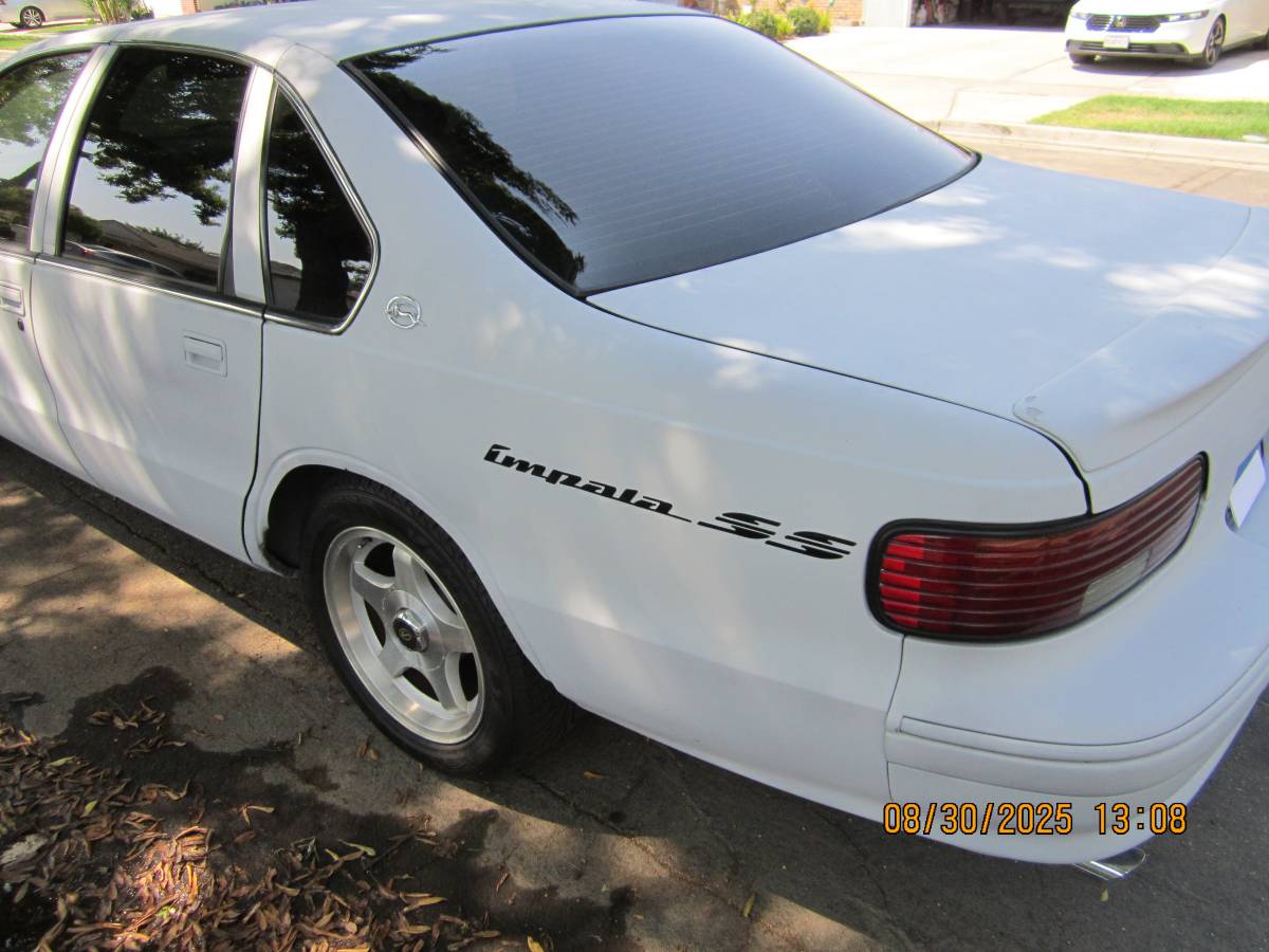 Chevy-impala-ss-1995-grey-12