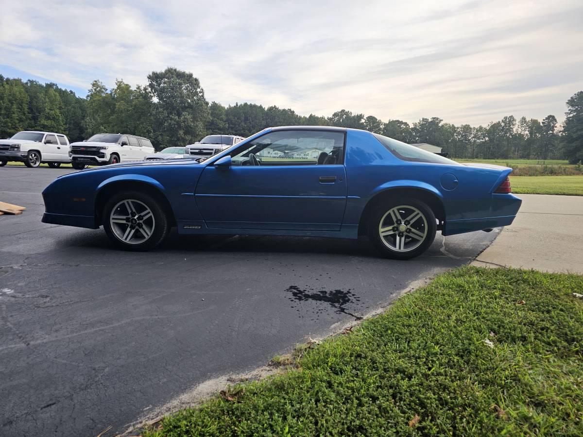 Chevy-iroc-z28-1985-blue-1
