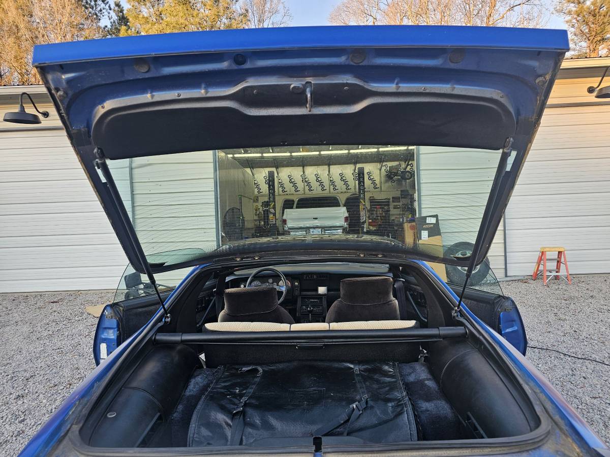 Chevy-iroc-z28-1985-blue-12