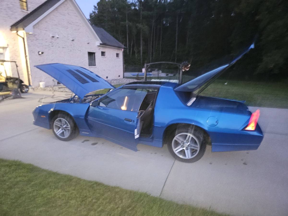 Chevy-iroc-z28-1985-blue-2